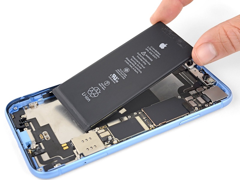 Thay pin Iphone XR-Sua chua dien thoai Minh Phat Mobile HCM - Bac Lieu 0979150456 web https://minhphatmobile.vn