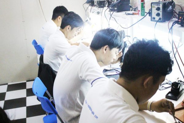Quy trình thay chân sạc Xiaomi Redmi Note 11 tại Minh Phát Mobile Quy trình thay chân sạc Xiaomi Redmi Note 11 tại Minh Phát Mobile