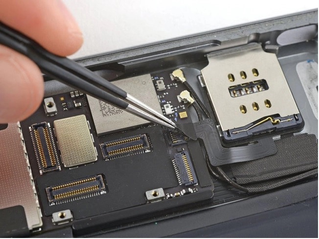 Thay ổ sim Ipad Air 2 - Sua chua dien thoai Minh Phat Mobile HCM - Bac Lieu 0979150456 web https://minhphatmobile.vn