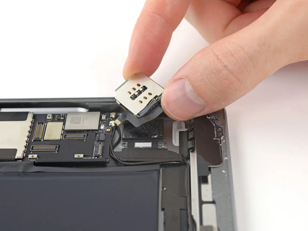 Thay ổ sim Ipad Mini 1 - Sua chua dien thoai Minh Phat Mobile HCM - Bac Lieu 0979150456 web https://minhphatmobile.vn
