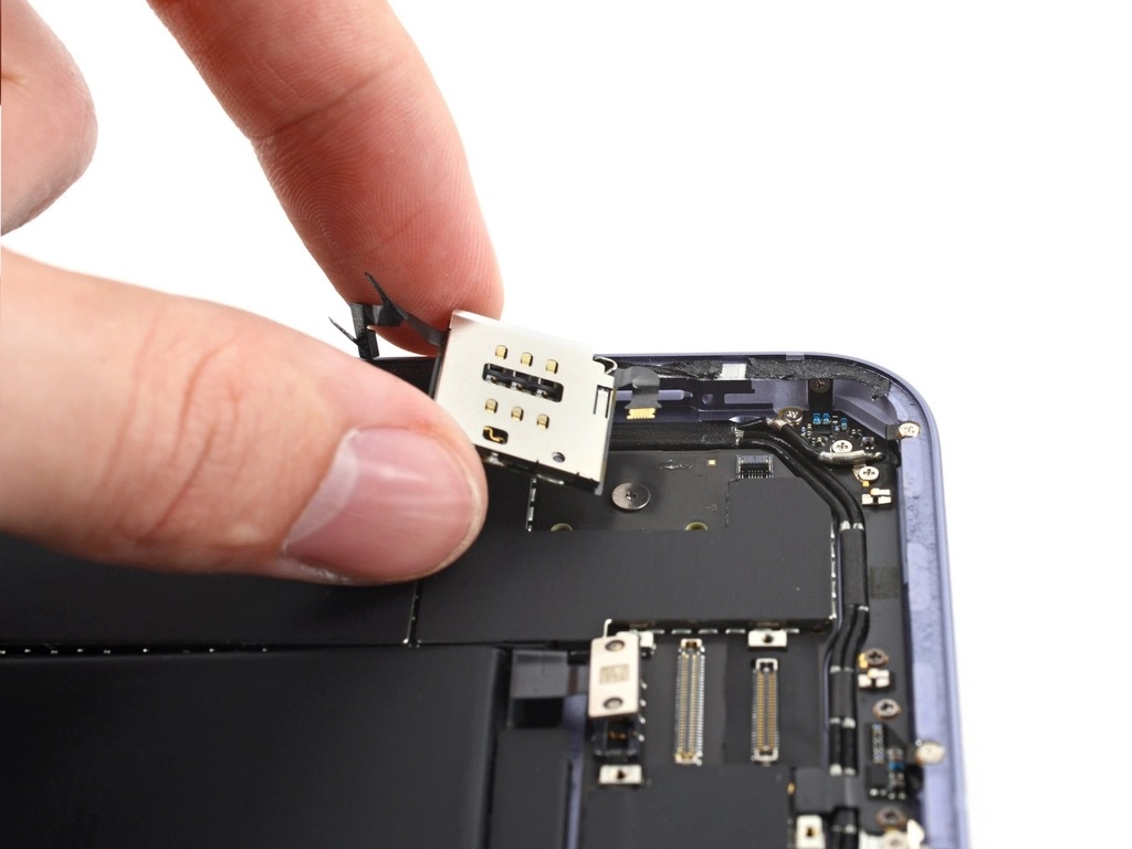 Thay ổ sim Ipad Mini 3 - Sua chua dien thoai Minh Phat Mobile HCM - Bac Lieu 0979150456 web https://minhphatmobile.vn