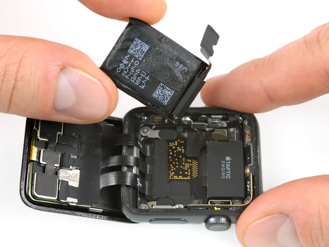 Thay pin Apple Watch Series 2 38mm-Sua chua dien thoai Minh Phat Mobile HCM - Bac Lieu 0979150456 web https://minhphatmobile.vn