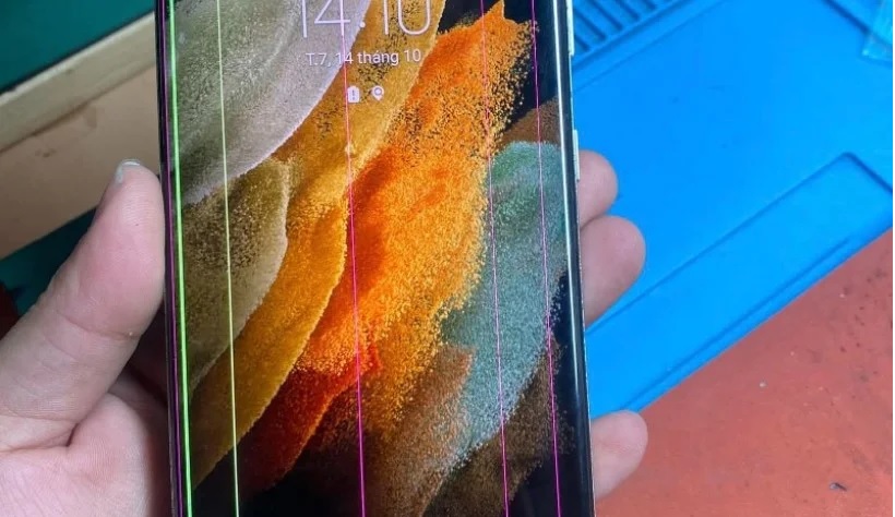 Bắn sọc màn hình Samsung S21 Ultra - Sua chua dien thoai Minh Phat Mobile HCM - Bac Lieu 0979150456 web https://minhphatmobile.vn