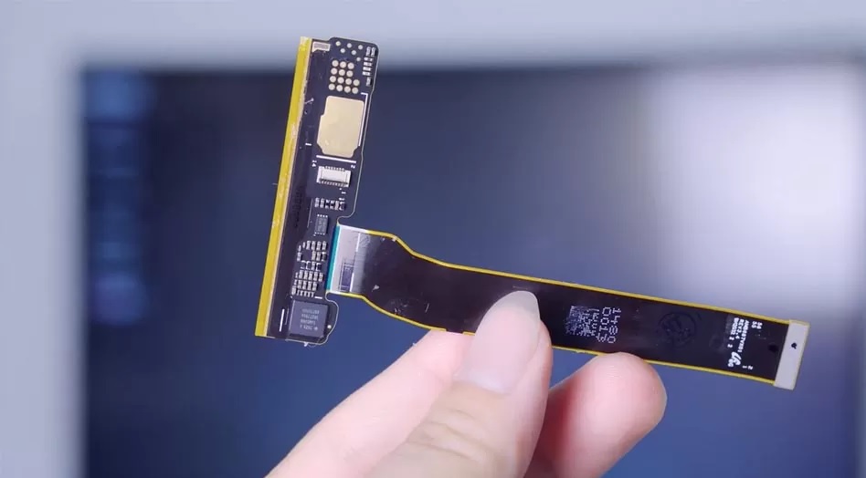 Ép cổ cáp màn hình Samsung S10 G977 - Sua chua dien thoai Minh Phat Mobile HCM - Bac Lieu 0979150456 web https://minhphatmobile.vn